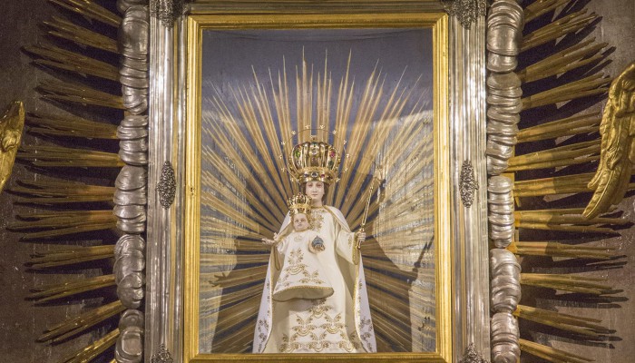 Elmarad a Mária-áhítat