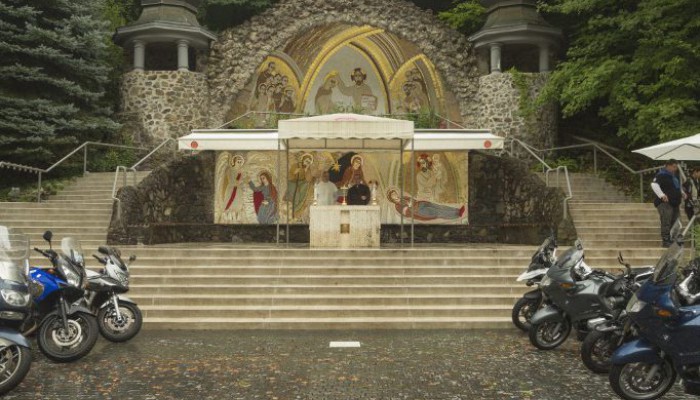 MOTOROSOK ZARÁNDOKLATA ÉS FERENCES KERÉKPÁROS ZARÁNDOKLAT AZ ÉDESAPÁKÉRT