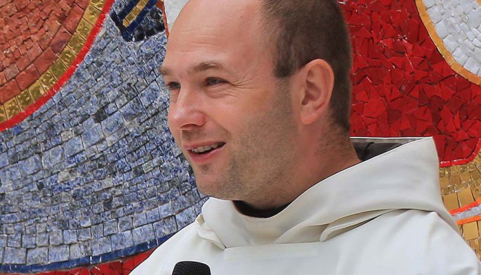 Peregrin atya bemutatja a megújult Szentkutat